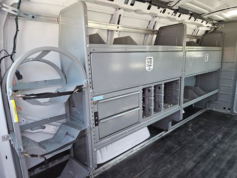 Used 2015 Chevrolet Express 2500 RWD image 21