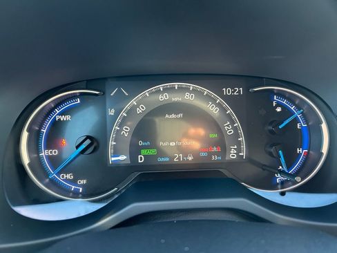 Used 2025 Toyota RAV4 SE image 29