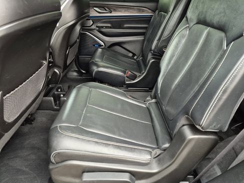 Used 2022 Jeep Grand Cherokee L Overland w/ Luxury Tech Group IV image 17