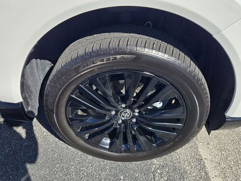 Used 2024 Toyota Venza Nightshade image 17