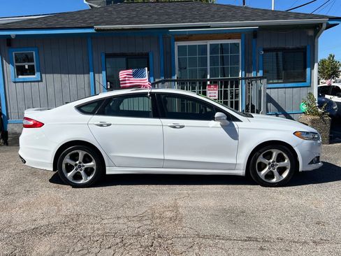 Used 2016 Ford Fusion SE image 5