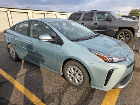 Used 2022 Toyota Prius L Eco FWD image 1