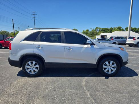 Used 2011 Kia Sorento 2WD w/ Convenience Pkg image 3