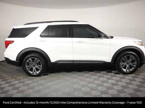 Used 2023 Ford Explorer XLT w/ XLT Sport Appearance Package AWD/4WD image 3