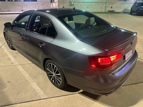 Used 2016 Volkswagen Jetta Sport image 5