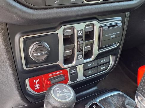 Used 2024 Jeep Gladiator Mojave AWD/4WD image 10