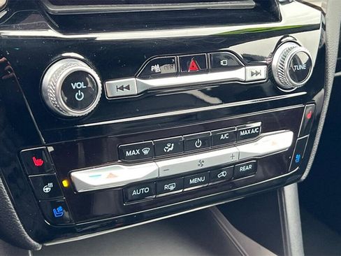 Used 2022 Ford Explorer Limited image 22