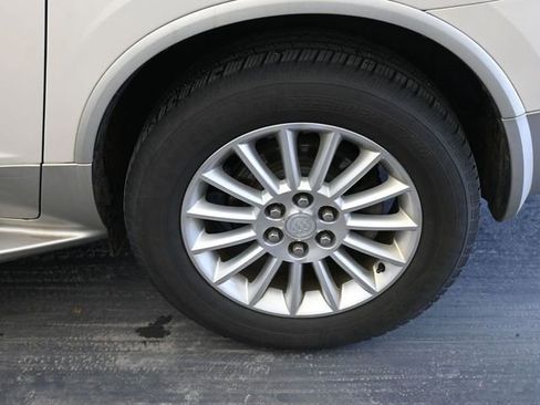 Used 2010 Buick Enclave CXL image 12