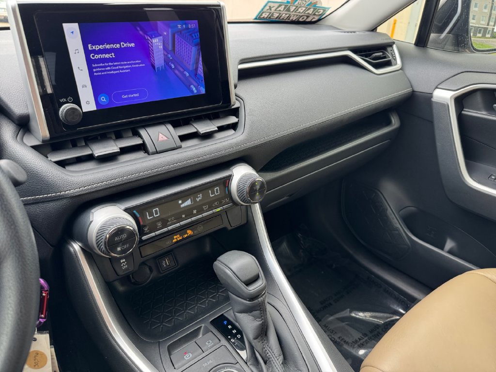 Certified 2025 Toyota RAV4 LE AWD/4WD image 29
