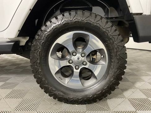 Used 2018 Jeep Wrangler Unlimited Sahara w/ Connectivity Group image 10