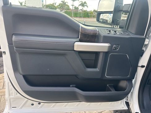 Used 2022 Ford F250 Lariat w/ Tremor Off-Road Package AWD/4WD image 19