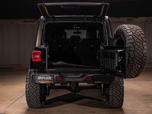 Used 2022 Jeep Wrangler Unlimited Sahara w/ LED Lighting Group image 9