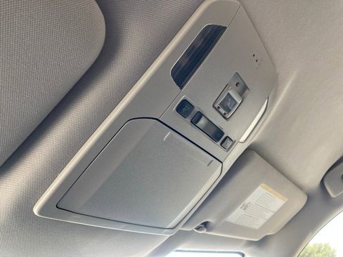 Certified 2022 Toyota Highlander L image 28