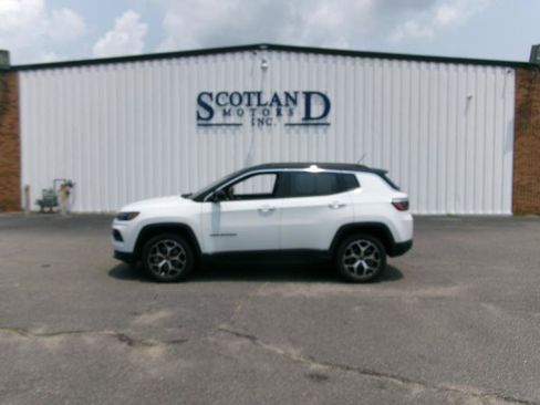 Used 2025 Jeep Compass Limited AWD/4WD image 1