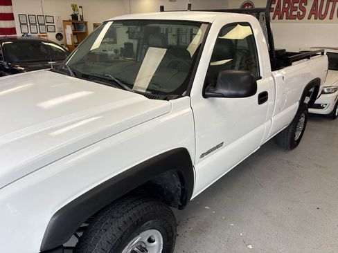 Used 2004 Chevrolet Silverado 2500 W/T RWD image 4