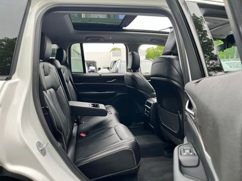 Used 2023 Jeep Grand Cherokee Limited w/ Luxury Tech Group II AWD/4WD image 20