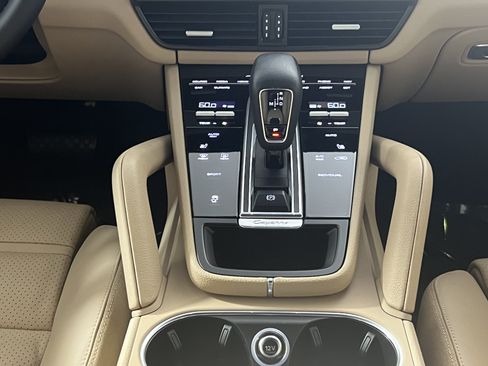 Certified 2023 Porsche Cayenne AWD/4WD image 20
