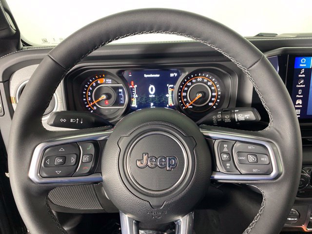 Used 2026 Jeep Wrangler Unlimited Sahara AWD/4WD image 21