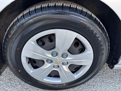 Used 2018 Chevrolet Cruze LS image 29