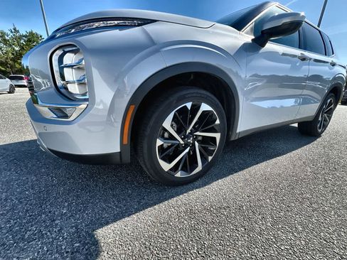 Used 2024 Mitsubishi Outlander SE image 32