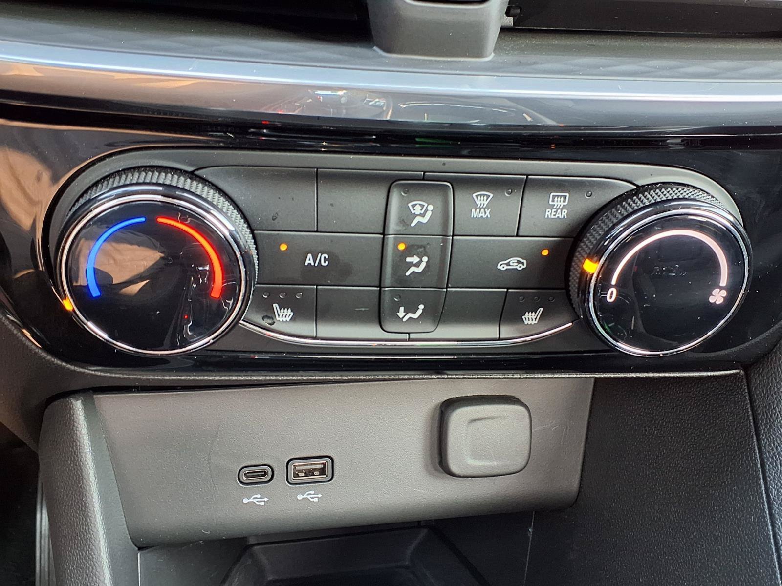 Used 2024 Buick Encore GX Sport Touring w/ Comfort Package FWD image 8