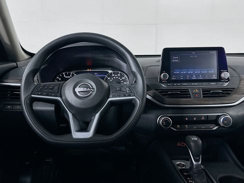 Used 2025 Nissan Altima 2.5 SV FWD image 18