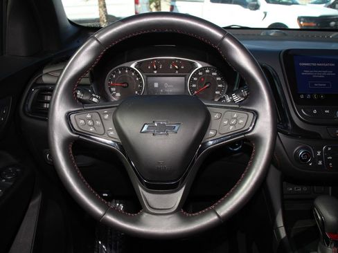 Used 2022 Chevrolet Equinox RS w/ Infotainment Package FWD image 16