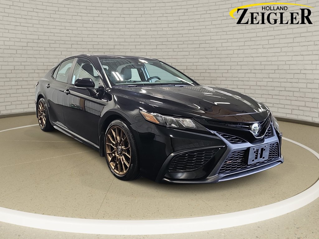 Used 2023 Toyota Camry SE AWD/4WD image 3