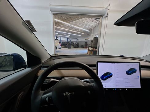 Used 2022 Tesla Model Y Long Range AWD/4WD image 7