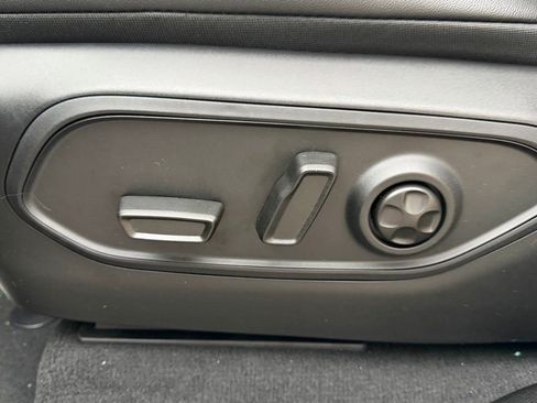 New 2025 Jeep Grand Cherokee L Laredo AWD/4WD image 16