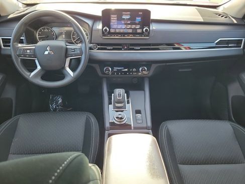 Used 2024 Mitsubishi Outlander ES image 16