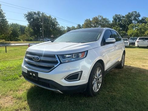 Used 2017 Ford Edge Titanium w/ Equipment Group 301A FWD image 3