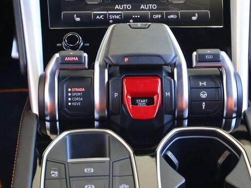Used 2022 Lamborghini Urus AWD/4WD image 18