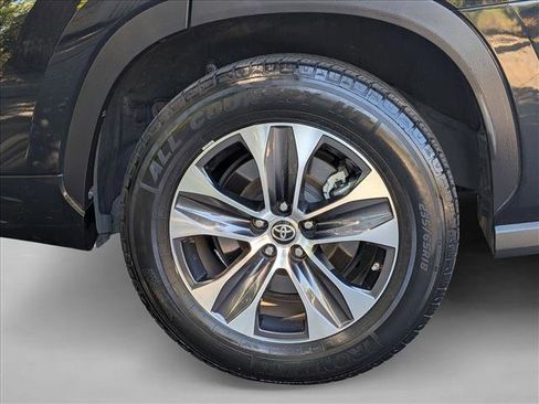 Used 2020 Toyota Highlander XLE image 25