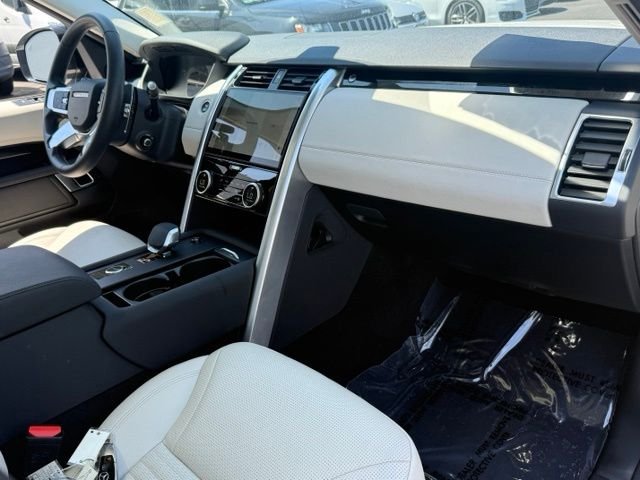 Used 2025 Land Rover Discovery S AWD/4WD image 27