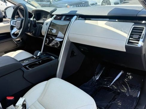 Used 2025 Land Rover Discovery S AWD/4WD image 27