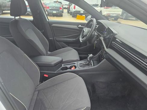 Used 2025 Volkswagen Jetta Sport image 11