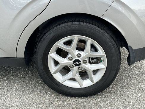 Used 2025 Kia Soul LX w/ LX Technology Package FWD image 19
