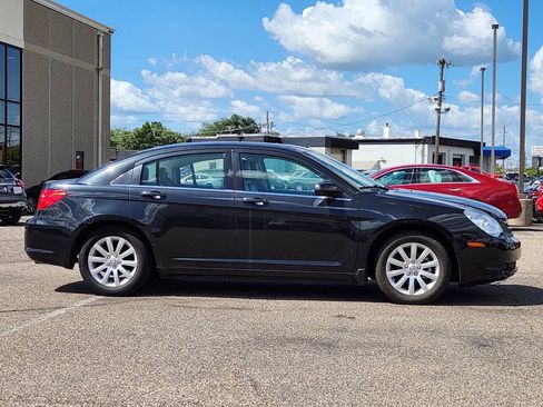 Used 2010 Chrysler Sebring Limited FWD image 11