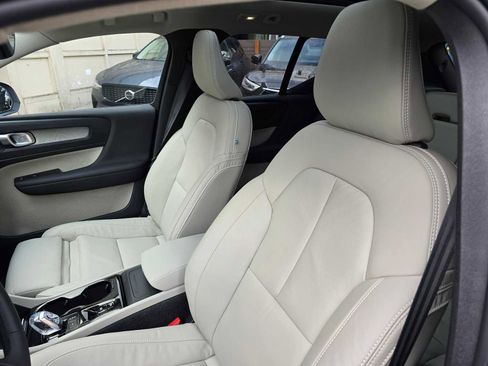 Certified 2024 Volvo XC40 B5 Ultimate w/ Climate Package image 31