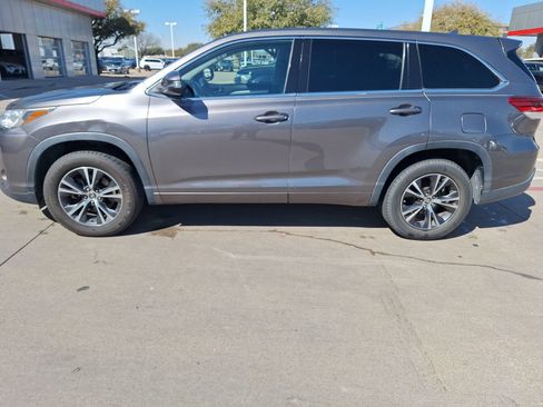 Used 2018 Toyota Highlander Plus image 3
