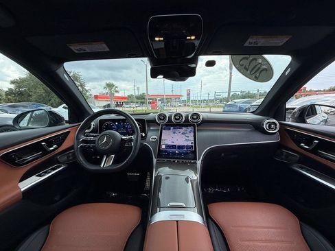 Used 2025 Mercedes-Benz GLC 300 4MATIC image 19