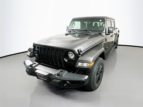 Used 2022 Jeep Gladiator Sport image 3