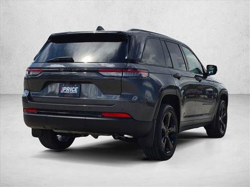 Used 2023 Jeep Grand Cherokee Altitude AWD/4WD image 5
