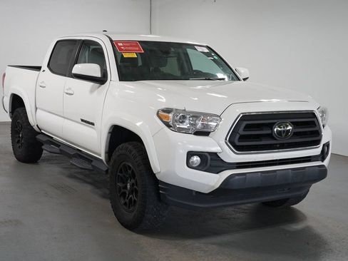 Used 2022 Toyota Tacoma SR5 RWD image 3