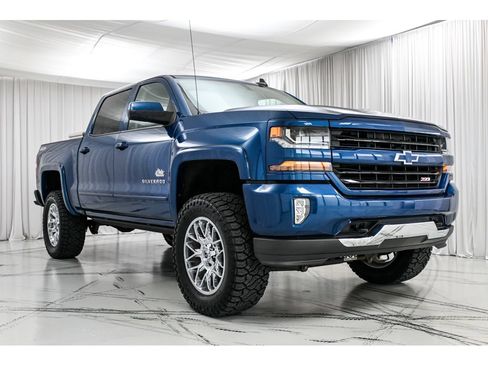 Used 2018 Chevrolet Silverado 1500 LT w/ All Star Edition AWD/4WD image 2