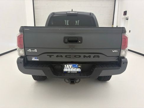 Used 2018 Toyota Tacoma Limited AWD/4WD image 19