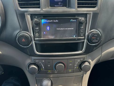 Used 2013 Toyota Highlander FWD image 10