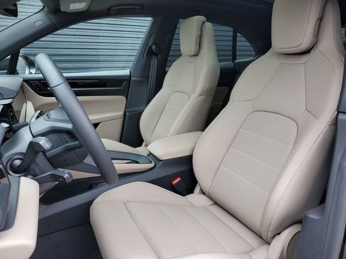 Used 2025 Porsche Macan 4 Electric image 5