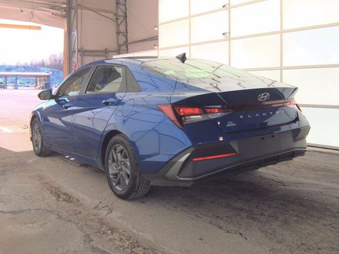 Used 2024 Hyundai Elantra SEL image 2